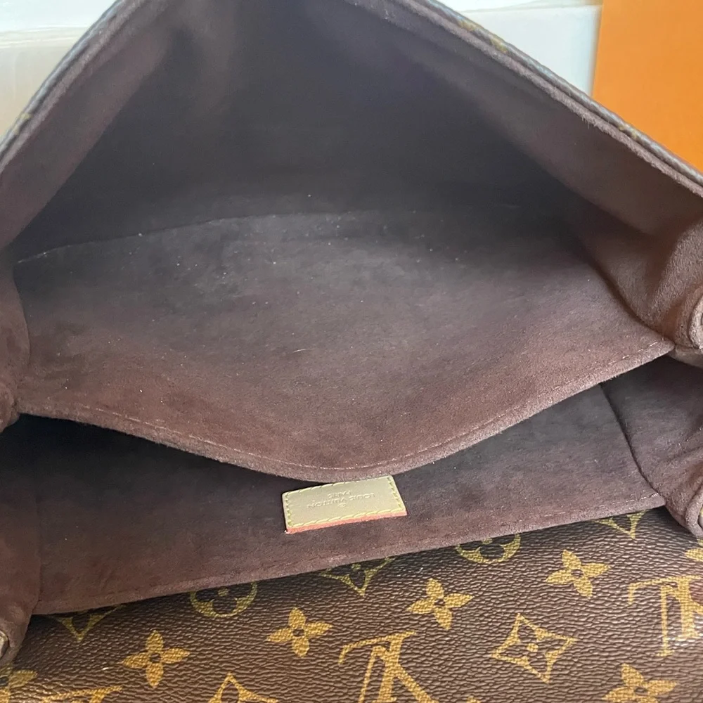 Louis Vuitton Pochette Métis Crossbody Bag - Picture 4 of 15